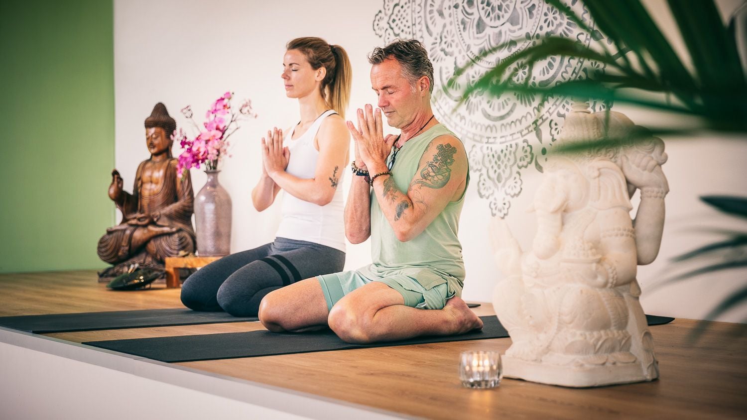 Yoga & Pilates Studio Breda Black & White